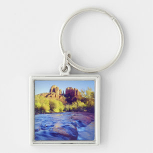 USA, Arizona, Sedona. Cathedral Rock spiegelt 2 Schlüsselanhänger