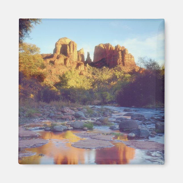 USA, Arizona, Sedona. Kathedrale Rock reflektieren Magnet (Vorne)