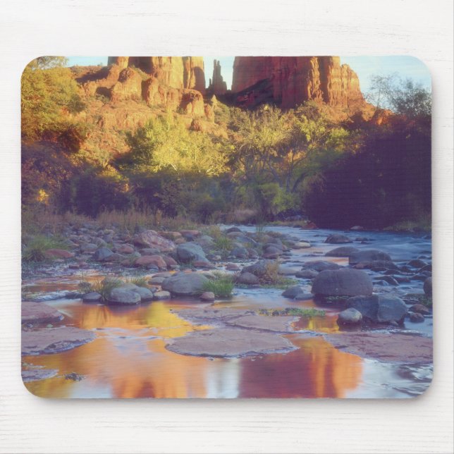 USA, Arizona, Sedona. Kathedrale Rock reflektieren Mousepad (Vorne)