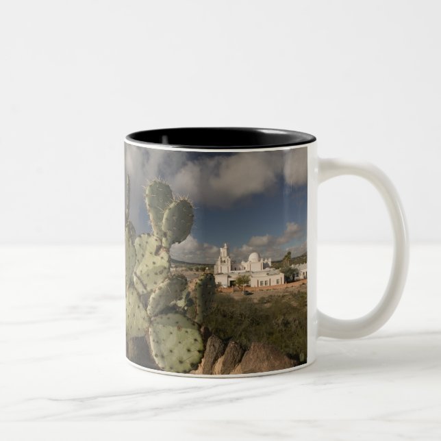 USA, Arizona, Tucson: Auftrag San Xavier Del Bac 2 Zweifarbige Tasse (Rechts)