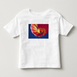 USA, Arizona, Val Vista. Ein farbenfroher Heißluft Kleinkind T-shirt