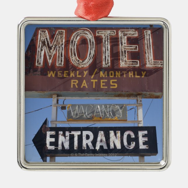 USA, Arizona, Winslow, altmodisches Motelzeichen Silbernes Ornament (Vorne)