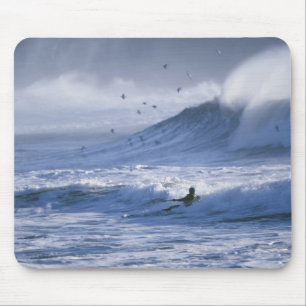 USA, Bundesstaat Washington, La Push. Mann im Kaya Mousepad