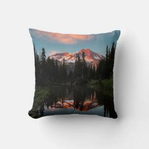 USA, Bundesstaat Washington. Mt. Rainier gespiegel Kissen
