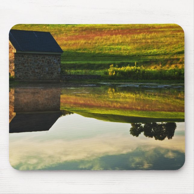 USA, Delaware, Wilmington. Steinscheune auf Rand Mousepad (Vorne)