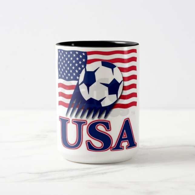 USA Flag & Soccer Ball Two-Tone Mug – Patriotic Sp Zweifarbige Tasse (Mittel)