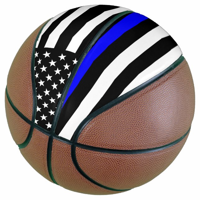 USA Flag Thin Blue Line Symbolisches Memorial auf  Basketball (angewinkelt)