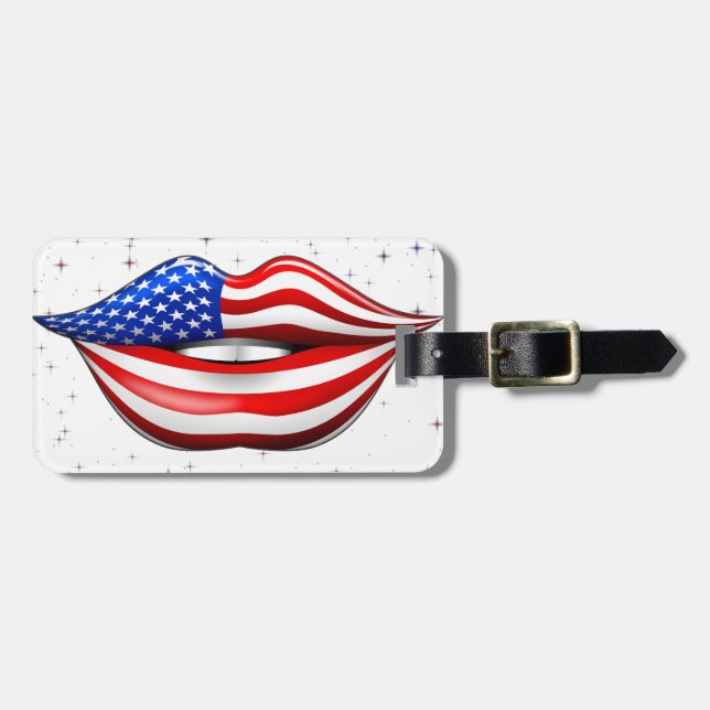 USA-Flaggen-Lippenstift auf lächelnden Gepäckanhänger (Vorderseite horizontal)