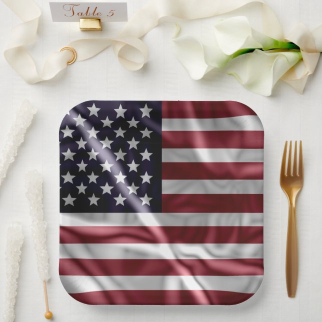 USA Flapping Flag Red, White Stripes, Starry Blue Pappteller (Hochzeit)
