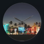 USA, Florida, Miami Beach, Ocean Drive, Art Deco Große Wanduhr<br><div class="desc">Walter Bibikow / DanitaDelimont.com USA,  Nordamerika,  Florida</div>