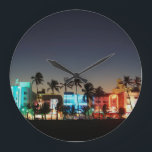 USA, Florida, Miami Beach, Ocean Drive, Art Deco Große Wanduhr<br><div class="desc">Walter Bibikow / DanitaDelimont.com USA,  Nordamerika,  Florida</div>