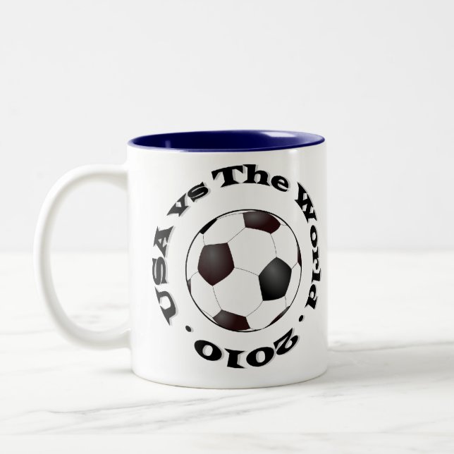 USA gegen die Welt 2010 Zweifarbige Tasse (Links)