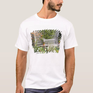 USA, Georgia, Pine Mountain. Stuhl in der T-Shirt