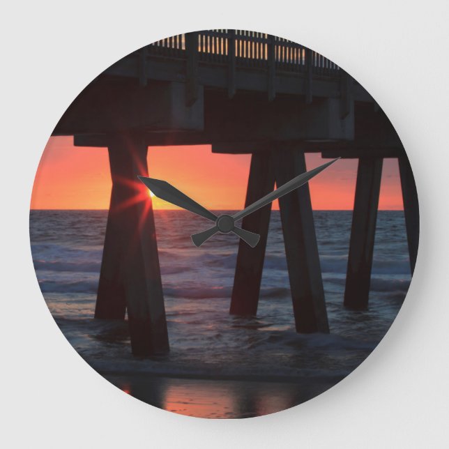 USA, Georgien, Tybee Island, Tybee Pier Große Wanduhr (Vorderseite)