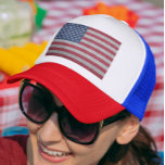 USA Glitzer Look Flag Forth Juli Truckerkappe<br><div class="desc">Sie können den Stil dieses Shirts ändern, indem Sie Mehr > unter der Option Stil auswählen. Glitzer wird simuliert. Es kann personalisiert sein, in dem Bereich bereitstellen oder anpassen, indem Sie den Klick, um weitere Option anpassen und den Namen, Initialen oder Wörter ändern. Sie können auch die Textfarbe und den...</div>