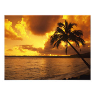 USA, Hawaii, Kauai, farbenfroher Sonnenaufgang in  Fotodruck