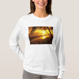 USA, Hawaii, Maui, farbiger Sonnenuntergang in ein T-Shirt
