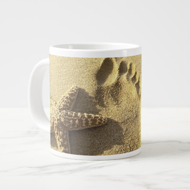 USA, Hawaii, Maui, Makena Beach, Footprint und Jumbo-Tasse (Vorderseite Links)