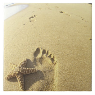 USA, Hawaii, Maui, Makena Beach, Fußabdruck und Fliese