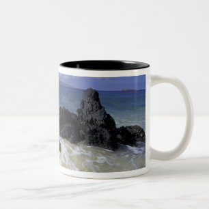 USA, Hawaii, Maui, Maui, Makena Beach, Surfen Zweifarbige Tasse