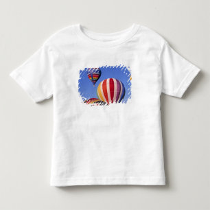 USA, Idaho, Teton Valley. Farbige Heißluft Kleinkind T-shirt