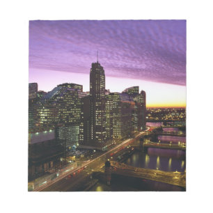USA, IL, Chicago. Chicago Skyline und Fluss Notizblock