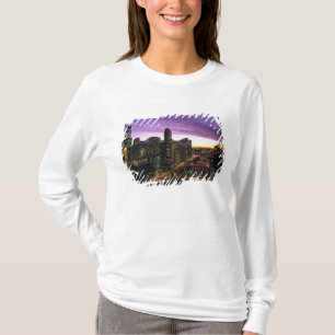 USA, IL, Chicago. Chicago Skyline und Fluss T-Shirt