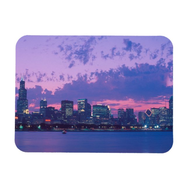 USA, IL. Skyline von Chicago bei Dämmerung Magnet (Horizontal)