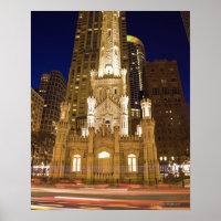 USA, Illinois, Chicago, Wasserturm beleuchtet