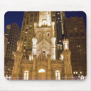 USA, Illinois, Chicago, Wasserturm belichtet Mousepad