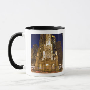USA, Illinois, Chicago, Wasserturm belichtet Tasse