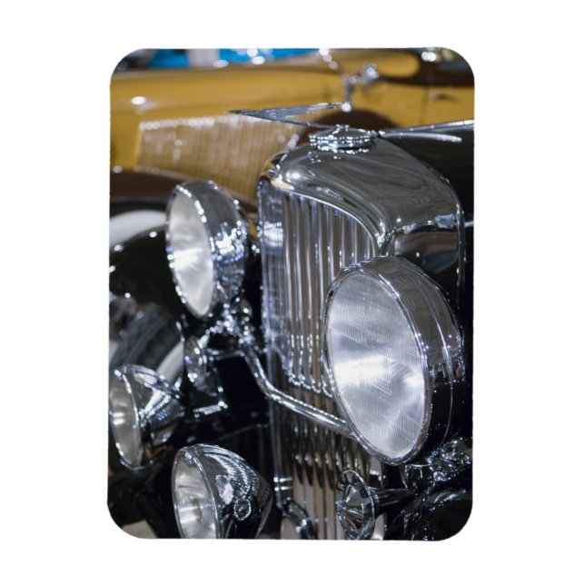 USA, Indiana, Auburn: Auburn, Cord, Duesenberg 10 Magnet (Vertikal)
