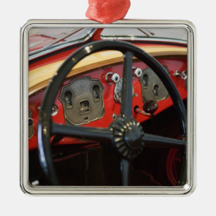 USA, Indiana, Auburn: Auburn, Cord, Duesenberg 2 Silbernes Ornament