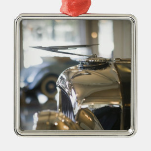 USA, Indiana, Auburn: Auburn, Cord, Duesenberg 4 Silbernes Ornament