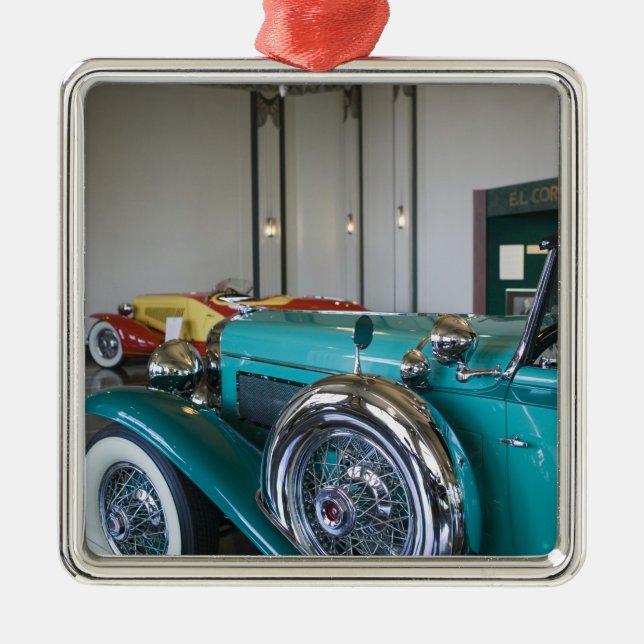 USA, Indiana, kastanienbraun: Kastanienbraun, Silbernes Ornament (Vorne)