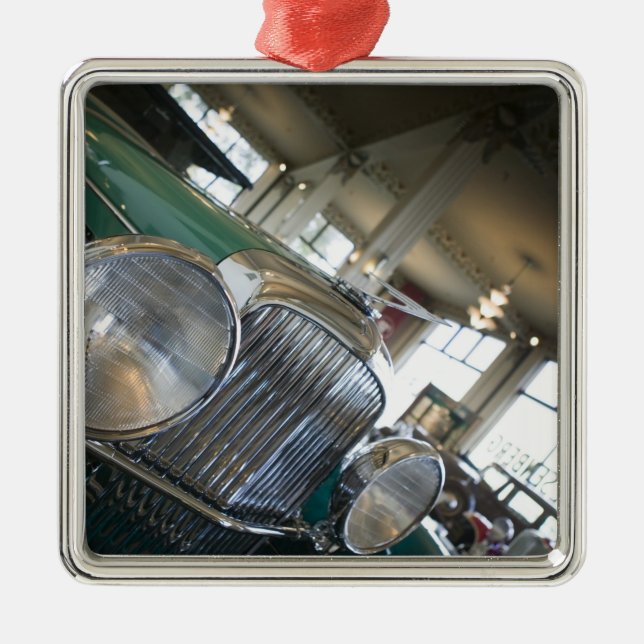 USA, Indiana, kastanienbraun: Kastanienbraun, Silbernes Ornament (Vorne)