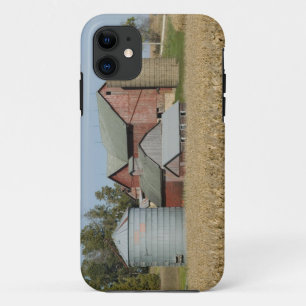 USA, IOWA, Froelich: Alte Farm iPhone 11 Hülle
