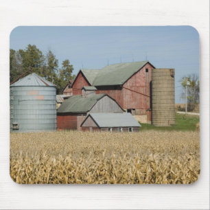 USA, IOWA, Froelich: Alte Farm Mousepad