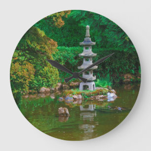 USA, Kalifornien. Blick auf einen Teich Große Wanduhr
