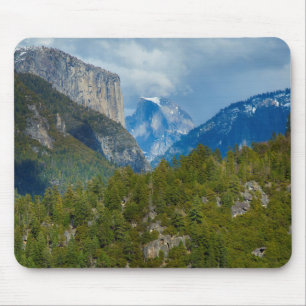 USA, Kalifornien. Blick auf Half Dome im Yosemite Mousepad