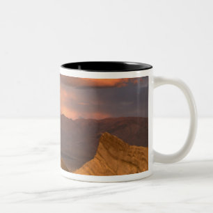 USA, Kalifornien, Death Valley National Park.2 Zweifarbige Tasse