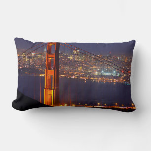USA, Kalifornien. Golden Gate Bridge bei Nacht Lendenkissen
