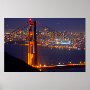 USA, Kalifornien. Golden Gate Bridge bei Nacht Poster