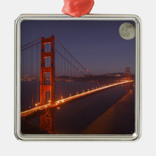 USA, Kalifornien, Marin. Mondaufgang über dem Silbernes Ornament