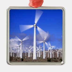 USA, Kalifornien, Mojave. Ansicht einer Windkrafta Silbernes Ornament