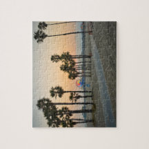 USA, Kalifornien, Santa Monica Pier bei Sonnenunte