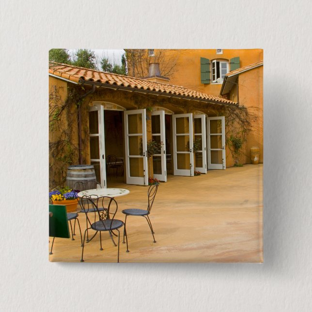 USA, Kalifornien, Sonoma Valley, Patio in Viansa Button (Vorderseite)