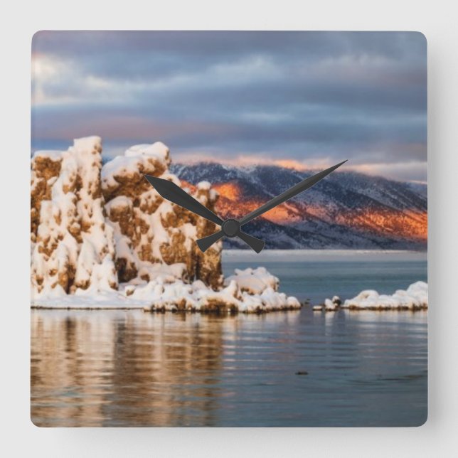 USA, Kalifornien, Sunrise am Mono Lake Quadratische Wanduhr (Vorderseite)