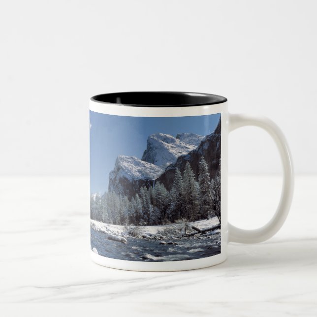 USA, Kalifornien, Yosemite NP. Der Merced-Fluss Zweifarbige Tasse (Rechts)