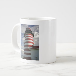 USA, Maine, Lubec. West Quoddy Head Leuchtturm Jumbo-Tasse